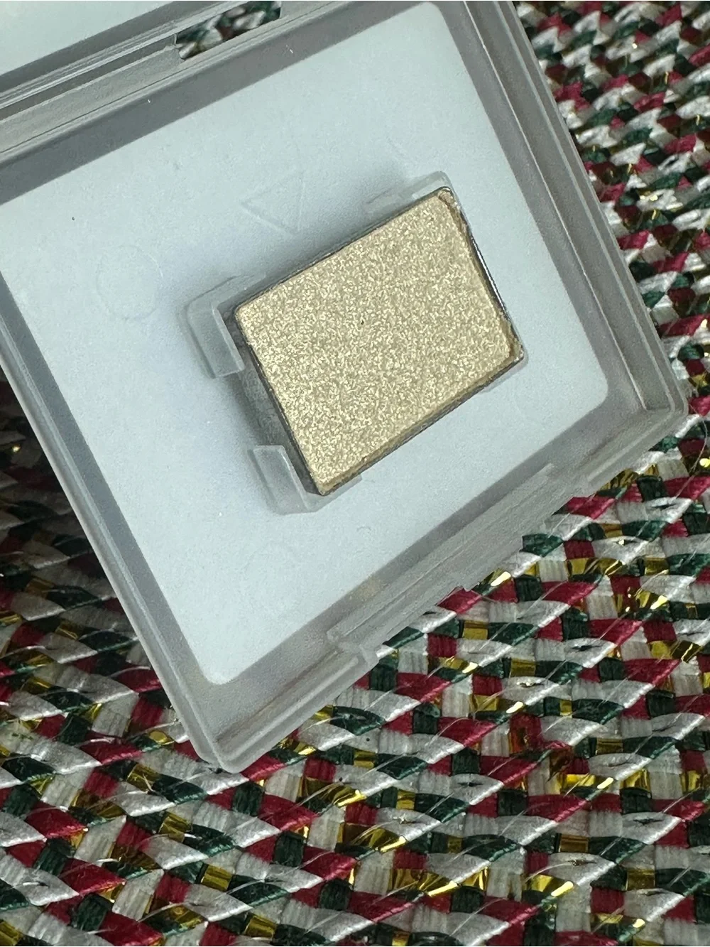 Mary Kay Mineral Eye Color — Glistening Gold Shimmer Sparkle Shine,